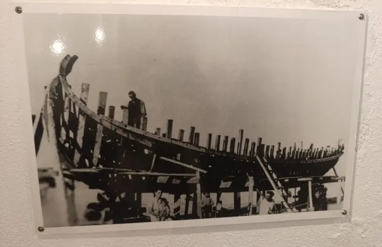 Fotografia de construção de uma embarcação